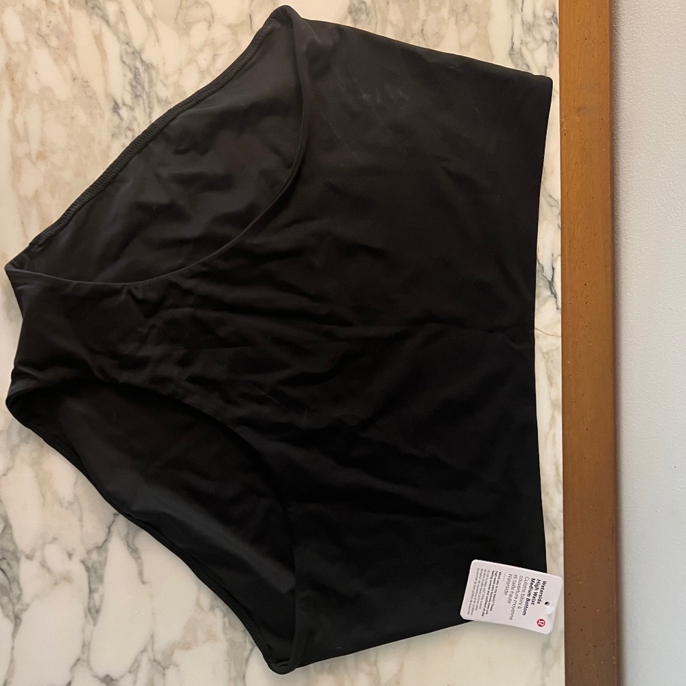 Lululemon waterside high waist medium bottom